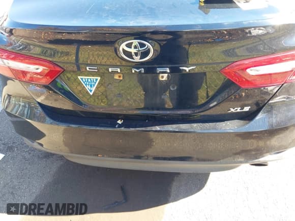 ✅ 2018 Toyota Camry SE • VIN: 4T1B11HK6JU057407 • Lot: 43502805. Listed on IAAI with 227,086 mi. Free auction sales archive from the USA and detailed vehicle history report at DreamBid. Image 16.