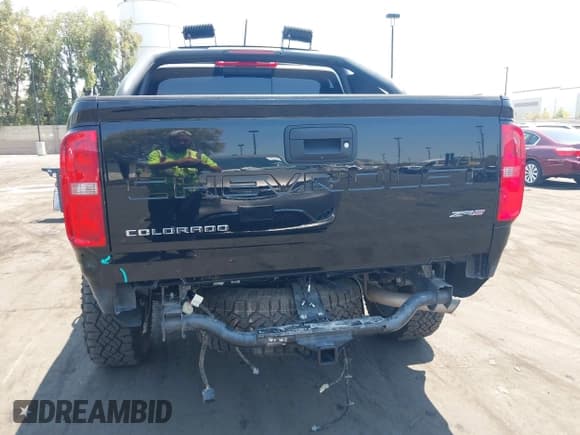 ✅ 2022 Chevrolet Colorado 4WD ZR2 • VIN: 1GCGTEEN2N1217607 • Лот: 42938996. Опубликован ранее на IAAI с пробегом 24 632 миль. Бесплатный доступ к архиву аукционных продаж из США и подробный отчёт об истории автомобиля на DreamBid. Изображение 6.