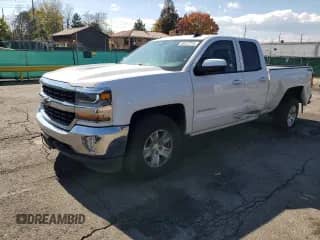 2018 Chevrolet Silverado 1500 LT z VIN 1GCVKRECXJZ158687, wystawiony jako Copart lot #86137775 z przebiegiem 104 277 mil mil oraz Szkoda całkowita • Salvage title. Historia ofert i sprzedaży dostępna na DreamBid. Obrazek 1.