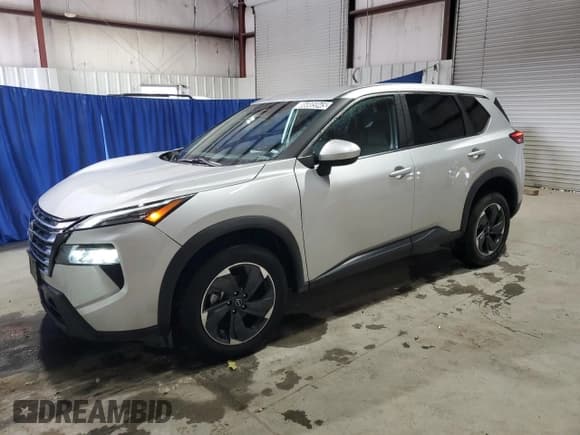 ✅ 2024 Nissan Rogue SV • VIN: 5N1BT3BA6RC686592 • Lot: 86885945. Wystawiony na Copart z przebiegiem 44 021 mil. Bezpłatny archiwum sprzedaży aukcyjnych z USA i szczegółowy raport historii pojazdu na DreamBid. Zdjęcie 1.