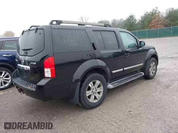 ✅ 2011 Nissan Pathfinder LE • VIN: 5N1AR1NB5BC613514 • Lot: 43739950. Wystawiony na IAAI z przebiegiem 210 901 mil. Bezpłatny archiwum sprzedaży aukcyjnych z USA i szczegółowy raport historii pojazdu na DreamBid. Zdjęcie 4.