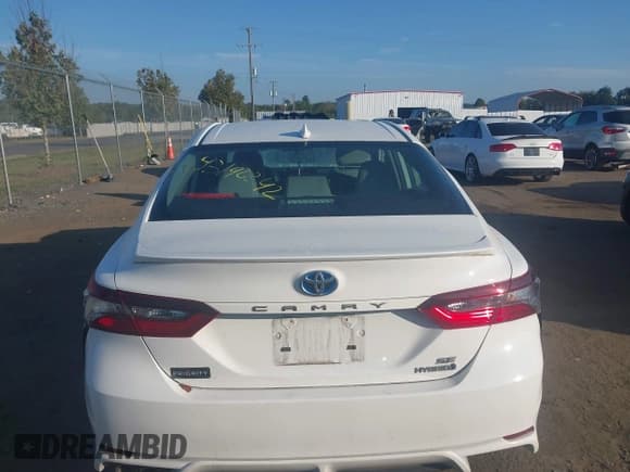 ✅ 2022 Toyota Camry Hybrid SE • VIN: 4T1G31AKXNU582504 • Лот: 43192242. Опубликован ранее на IAAI с пробегом 51 889 миль. Бесплатный доступ к архиву аукционных продаж из США и подробный отчёт об истории автомобиля на DreamBid. Изображение 17.