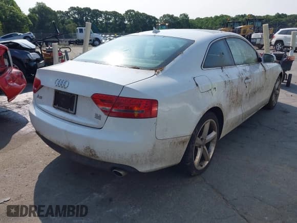 ✅ 2010 Audi A5 Prestige • VIN: WAUVKAFR9AA036757 • Lot: 42379915. Listed on IAAI with 237,283 mi. Free auction sales archive from the USA and detailed vehicle history report at DreamBid. Image 4.