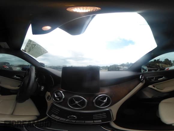 ✅ 2020 Mercedes-Benz GLA 250 • VIN: WDCTG4GB2LJ686994 • Лот: 42629866. Опубликован ранее на IAAI с пробегом 60 129 миль. Бесплатный доступ к архиву аукционных продаж из США и подробный отчёт об истории автомобиля на DreamBid. Изображение 19.