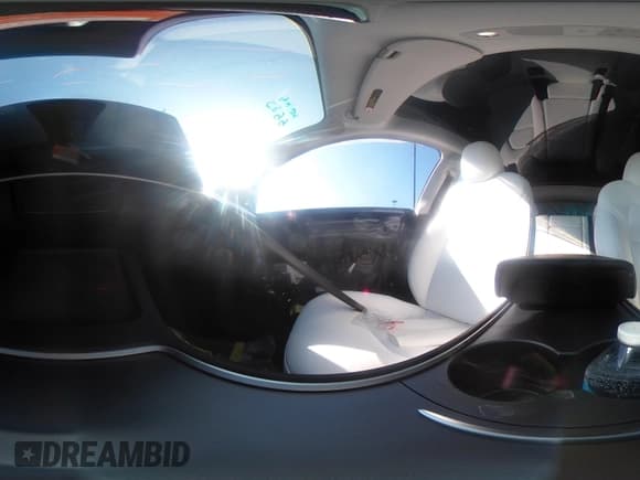 ✅ 2024 Tesla Model Y • VIN: 7SAYGDED0RF102126 • Lot: 43623474. Wystawiony na IAAI z przebiegiem 21 471 mil. Bezpłatny archiwum sprzedaży aukcyjnych z USA i szczegółowy raport historii pojazdu na DreamBid. Zdjęcie 22.