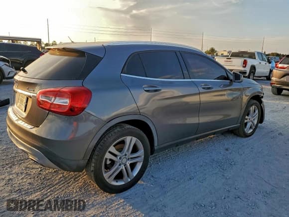✅ 2017 Mercedes-Benz GLA 250 • VIN: WDCTG4GB2HJ341522 • Lot: 94670095. Wystawiony na Copart z przebiegiem 89 651 mil. Bezpłatny archiwum sprzedaży aukcyjnych z USA i szczegółowy raport historii pojazdu na DreamBid. Zdjęcie 3.