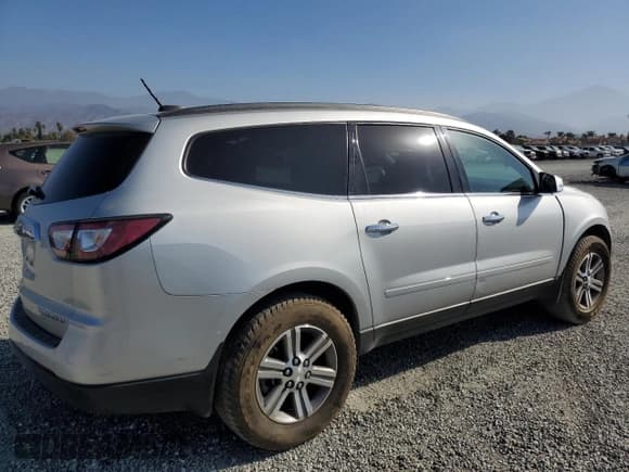 ✅ 2016 Chevrolet Traverse LT • VIN: 1GNKRGKD7GJ347828 • Lot: 71886504. Wystawiony na Copart z przebiegiem 103 237 mil. Bezpłatny archiwum sprzedaży aukcyjnych z USA i szczegółowy raport historii pojazdu na DreamBid. Zdjęcie 3.