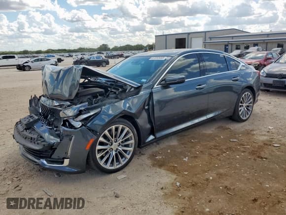 ✅ 2022 Cadillac CT5 Premium Luxury • VIN: 1G6DN5RK5N0135926 • Лот: 81553455. Опубликован ранее на Copart с пробегом 32 541 миль. Бесплатный доступ к архиву аукционных продаж из США и подробный отчёт об истории автомобиля на DreamBid. Изображение 1.