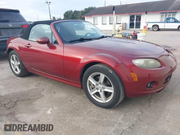 ✅ 2006 Mazda MX-5 Miata Touring • VIN: JM1NC25F360120356 • Lot: 41412186. Wystawiony na IAAI z przebiegiem 171 483 mil. Bezpłatny archiwum sprzedaży aukcyjnych z USA i szczegółowy raport historii pojazdu na DreamBid. Zdjęcie 1.