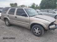 ✅ 2000 Oldsmobile Bravada • VIN: 1GHDT13W3Y2302861 • Lot: 42984576. Wystawiony na IAAI z przebiegiem 219 762 mil. Bezpłatny archiwum sprzedaży aukcyjnych z USA i szczegółowy raport historii pojazdu na DreamBid. Zdjęcie 1.
