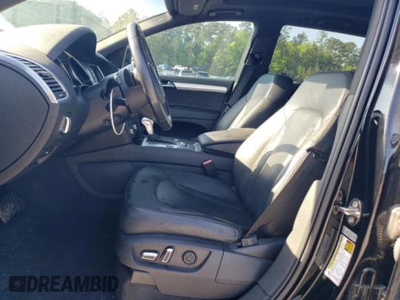 ✅ 2015 Audi Q7 S line Prestige • VIN: WA1DGAFE5FD003977 • Lot: 52365215. Wystawiony na Copart z przebiegiem 176 627 mil. Bezpłatny archiwum sprzedaży aukcyjnych z USA i szczegółowy raport historii pojazdu na DreamBid. Zdjęcie 7.