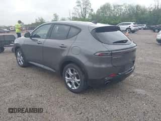 2024 Dodge Hornet R/T z VIN ZACPDFCW4R3A26752, wystawiony jako IAAI lot #42165840 z przebiegiem 26 374 mil mil oraz . Historia ofert i sprzedaży dostępna na DreamBid. Obrazek 3.