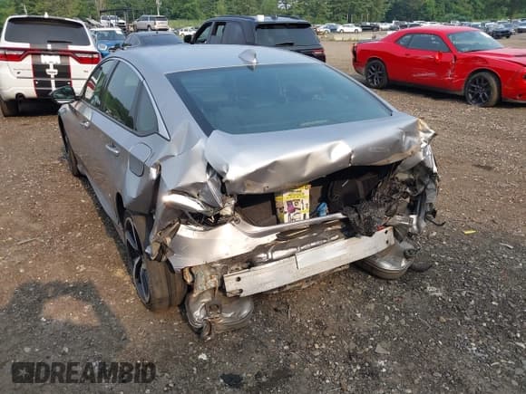 ✅ 2018 Honda Accord Sport • VIN: 1HGCV1F34JA046935 • Lot: 42861648. Wystawiony na IAAI z przebiegiem 132 041 mil. Bezpłatny archiwum sprzedaży aukcyjnych z USA i szczegółowy raport historii pojazdu na DreamBid. Zdjęcie 6.