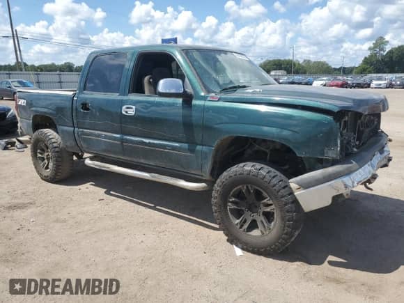 ✅ 2006 Chevrolet Silverado 1500 LS • VIN: 2GCEK13V561258587 • Lot: 68458974. Wystawiony na Copart z przebiegiem 237 218 mil mil. Skorzystaj z bezpłatnego archiwum sprzedaży aukcyjnych z USA i zobacz szczegółowy raport historii pojazdu na DreamBid. Zdjęcie 4.