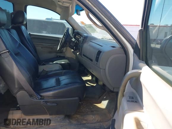 ✅ 2013 Chevrolet Silverado 2500HD LT • VIN: 1GC1CVEG8DF165845 • Lot: 41666605. Wystawiony na IAAI z przebiegiem 277 878 mil. Bezpłatny archiwum sprzedaży aukcyjnych z USA i szczegółowy raport historii pojazdu na DreamBid. Zdjęcie 5.