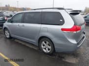 ✅ 2014 Toyota Sienna LE AAS • VIN: 5TDKK3DC5ES503410 • Лот: 43661128. Опубликован ранее на IAAI с пробегом 84 262 миль. Бесплатный доступ к архиву аукционных продаж из США и подробный отчёт об истории автомобиля на DreamBid. Изображение 3.