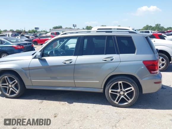 ✅ 2015 Mercedes-Benz GLK 350 • VIN: WDCGG5HB9FG360147 • Lot: 42865459. Wystawiony na IAAI z przebiegiem 149 566 mil. Bezpłatny archiwum sprzedaży aukcyjnych z USA i szczegółowy raport historii pojazdu na DreamBid. Zdjęcie 14.