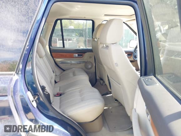 ✅ 2011 Land Rover Range Rover Sport HSE Lux • VIN: SALSK2D4XBA297926 • Lot: 42102114. Listed on IAAI with 152,702 mi. Free auction sales archive from the USA and detailed vehicle history report at DreamBid. Image 8.