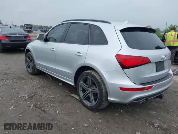 ✅ 2014 Audi Q5 Premium Plus • VIN: WA1DMAFP1EA061093 • Лот: 42281529. Опубликован ранее на IAAI с пробегом 186 642 миль. Бесплатный доступ к архиву аукционных продаж из США и подробный отчёт об истории автомобиля на DreamBid. Изображение 3.