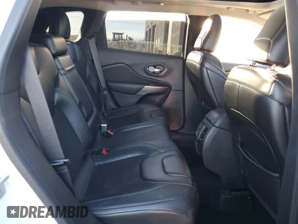 ✅ 2019 Jeep Cherokee Altitude • VIN: 1C4PJMLX8KD398775 • Lot: 85402575. Wystawiony na Copart z przebiegiem 71 503 mil. Bezpłatny archiwum sprzedaży aukcyjnych z USA i szczegółowy raport historii pojazdu na DreamBid. Zdjęcie 11.