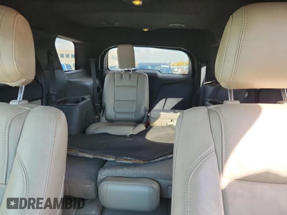 ✅ 2015 Ford Explorer XLT • VIN: 1FM5K8D86FGC42334 • Lot: 90051795. Wystawiony na Copart z przebiegiem Nie podano. Bezpłatny archiwum sprzedaży aukcyjnych z USA i szczegółowy raport historii pojazdu na DreamBid. Zdjęcie 10.