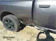 2019 Ram 1500 Tradesman z VIN 1C6RR6FTXKS515121, wystawiony jako IAAI lot #43425831 z przebiegiem 133 890 mil mil oraz . Historia ofert i sprzedaży dostępna na DreamBid. Obrazek 6.