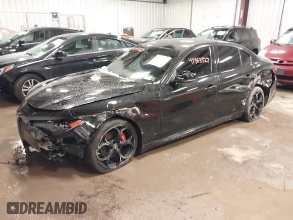 ✅ 2018 Alfa Romeo Giulia Ti Sport • VIN: ZARFAEEN8J7597597 • Лот: 41463527. Опубликован ранее на IAAI с пробегом 47 051 миль. Бесплатный доступ к архиву аукционных продаж из США и подробный отчёт об истории автомобиля на DreamBid. Изображение 2.