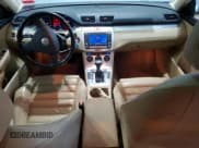 ✅ 2008 Volkswagen Passat VR6 • VIN: WVWRU73C18E226024 • Лот: 84943324. Опубликован ранее на Copart с пробегом 87 440 миль. Бесплатный доступ к архиву аукционных продаж из США и подробный отчёт об истории автомобиля на DreamBid. Изображение 8.