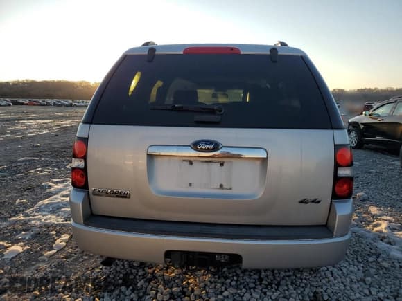 ✅ 2010 Ford Explorer Limited • VIN: 1FMEU7FE8AUA17737 • Lot: 42603645. Wystawiony na Copart z przebiegiem 228 673 mil. Bezpłatny archiwum sprzedaży aukcyjnych z USA i szczegółowy raport historii pojazdu na DreamBid. Zdjęcie 6.