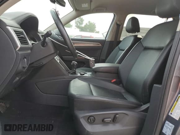 ✅ 2019 Volkswagen Atlas SE • VIN: 1V2UR2CA0KC571687 • Lot: 85184405. Wystawiony na Copart z przebiegiem 150 545 mil. Bezpłatny archiwum sprzedaży aukcyjnych z USA i szczegółowy raport historii pojazdu na DreamBid. Zdjęcie 7.