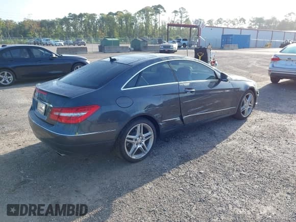 ✅ 2011 Mercedes-Benz E 350 • VIN: WDDKJ5GB5BF070741 • Lot: 42830199. Wystawiony na IAAI z przebiegiem 56 811 mil. Bezpłatny archiwum sprzedaży aukcyjnych z USA i szczegółowy raport historii pojazdu na DreamBid. Zdjęcie 4.