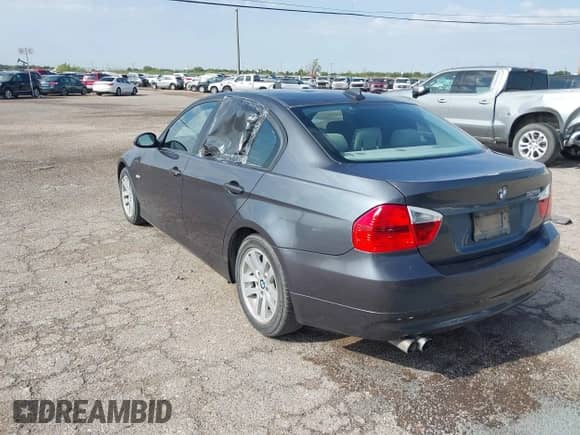 2006 BMW 3 Series 325i z VIN WBAVB13546PT26281, wystawiony jako IAAI lot #42443724 z przebiegiem 55 310 mil mil oraz . Historia ofert i sprzedaży dostępna na DreamBid. Obrazek 3.