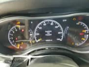 ✅ 2019 Jeep Grand Cherokee Altitude • VIN: 1C4RJFAG7KC759846 • Lot: 84902385. Wystawiony na Copart z przebiegiem 126 233 mil. Bezpłatny archiwum sprzedaży aukcyjnych z USA i szczegółowy raport historii pojazdu na DreamBid. Zdjęcie 9.