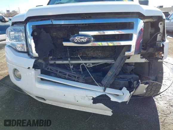 ✅ 2013 Ford Expedition Max XLT • VIN: 1FMJK1J58DEF12950 • Лот: 40992286. Опубликован ранее на IAAI с пробегом 185 786 миль. Бесплатный доступ к архиву аукционных продаж из США и подробный отчёт об истории автомобиля на DreamBid. Изображение 6.