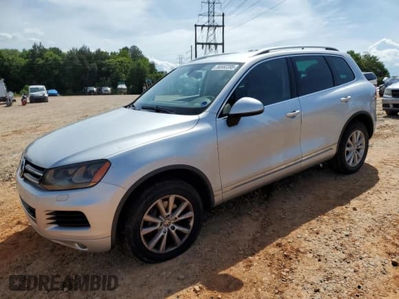 ✅ 2013 Volkswagen Touareg Exec • VIN: WVGEF9BP7DD008870 • Lot: 56552285. Listed on Copart with 234,609 mi. Free auction sales archive from the USA and detailed vehicle history report at DreamBid. Image 1.