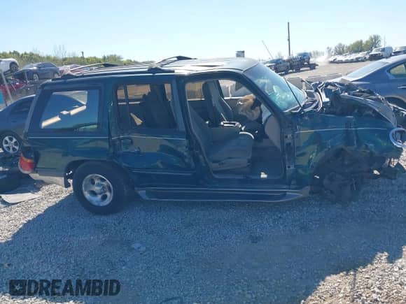 1997 Ford Explorer XL z VIN 1FMDU32EXVUA67202, wystawiony jako IAAI lot #43411217 z przebiegiem 152 951 mil mil oraz . Historia ofert i sprzedaży dostępna na DreamBid. Obrazek 14.