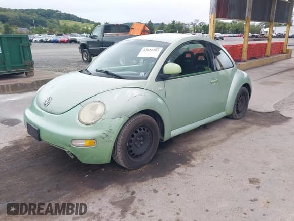 ✅ 2000 Volkswagen Beetle • VIN: 3VWBC21C1YM422224 • Лот: 43021283. Опубликован ранее на IAAI с пробегом Не указан. Бесплатный доступ к архиву аукционных продаж из США и подробный отчёт об истории автомобиля на DreamBid. Изображение 2.