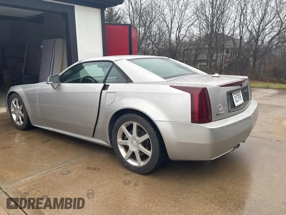 ✅ 2005 Cadillac XLR • VIN: 1G6YV34A255604073 • Lot: 86889874. Listed on Copart with 39,624 mi. Free auction sales archive from the USA and detailed vehicle history report at DreamBid. Image 3.