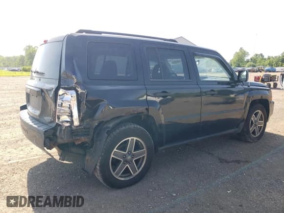 ✅ 2008 Jeep Patriot Sport • VIN: 1J8FF28W48D792325 • Lot: 61400595. Listed on Copart with 129,946 mi. Free auction sales archive from the USA and detailed vehicle history report at DreamBid. Image 3.