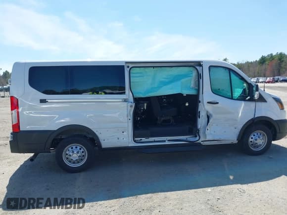 ✅ 2024 Ford Transit Passenger XL • VIN: 1FBAX9Y82RKB84992 • Lot: 42097881. Listed on IAAI with 527 mi. Free auction sales archive from the USA and detailed vehicle history report at DreamBid. Image 14.