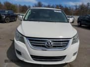 ✅ 2011 Volkswagen Routan SE • VIN: 2V4RW3DG5BR717538 • Lot: 91166095. Listed on Copart with 174,033 mi. Free auction sales archive from the USA and detailed vehicle history report at DreamBid. Image 5.