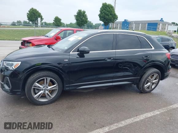✅ 2020 Audi Q3 S line Premium Plus • VIN: WA1EECF34L1098727 • Lot: 42407030. Wystawiony na IAAI z przebiegiem 92 662 mil. Bezpłatny archiwum sprzedaży aukcyjnych z USA i szczegółowy raport historii pojazdu na DreamBid. Zdjęcie 14.