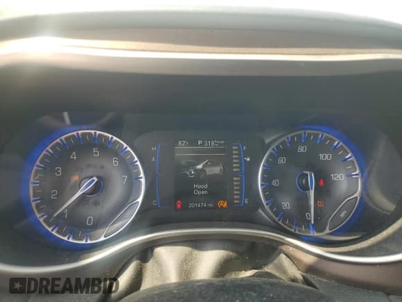 ✅ 2018 Chrysler Pacifica Touring • VIN: 2C4RC1DG9JR130510 • Lot: 63983325. Listed on Copart with 201,474 mi. Free auction sales archive from the USA and detailed vehicle history report at DreamBid. Image 9.