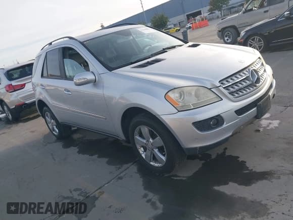 ✅ 2006 Mercedes-Benz M 500 • VIN: 4JGBB75E96A074922 • Lot: 43849802. Wystawiony na IAAI z przebiegiem 212 627 mil. Bezpłatny archiwum sprzedaży aukcyjnych z USA i szczegółowy raport historii pojazdu na DreamBid. Zdjęcie 1.