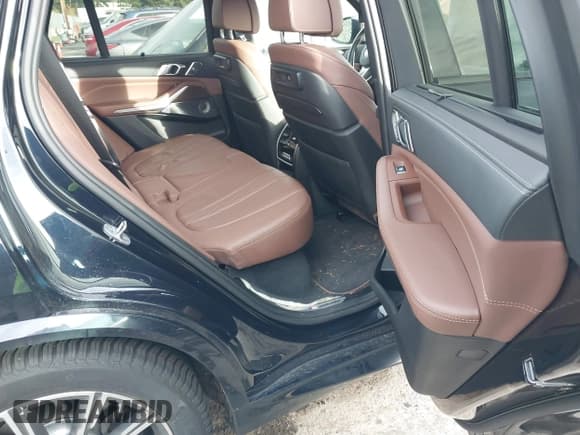 ✅ 2020 BMW X5 xDrive40i • VIN: 5UXCR6C02L9D09245 • Lot: 43759600. Wystawiony na IAAI z przebiegiem 121 665 mil. Bezpłatny archiwum sprzedaży aukcyjnych z USA i szczegółowy raport historii pojazdu na DreamBid. Zdjęcie 8.