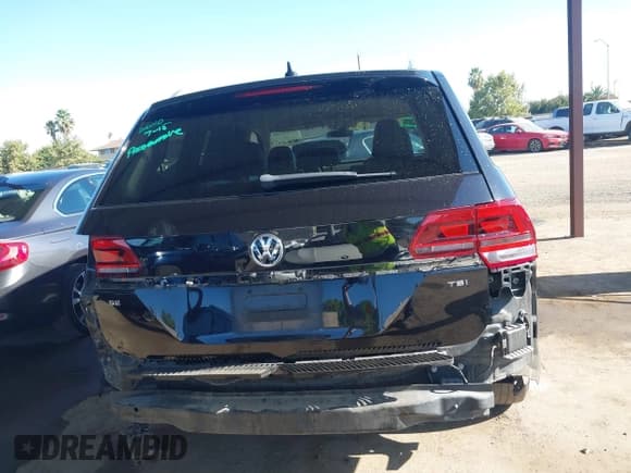 ✅ 2018 Volkswagen Atlas SE • VIN: 1V2DP2CA2JC599317 • Lot: 42820256. Listed on IAAI with 191,781 mi. Free auction sales archive from the USA and detailed vehicle history report at DreamBid. Image 17.