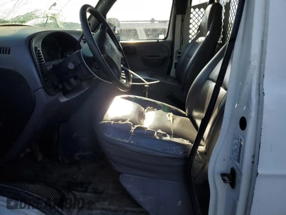 ✅ 2000 Dodge Cargo • VIN: 2B7JB21Y9YK119724 • Lot: 64998924. Listed on Copart with Not provided. Free auction sales archive from the USA and detailed vehicle history report at DreamBid. Image 7.