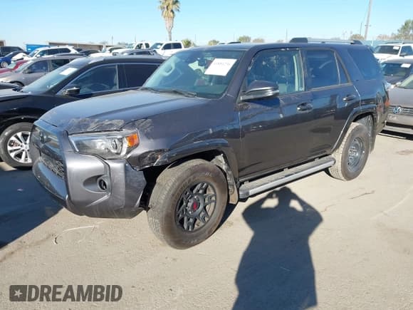 ✅ 2021 Toyota 4Runner SR5 Premium • VIN: JTEFU5JR5M5246555 • Лот: 43881236. Опубликован ранее на IAAI с пробегом 54 360 миль. Бесплатный доступ к архиву аукционных продаж из США и подробный отчёт об истории автомобиля на DreamBid. Изображение 2.