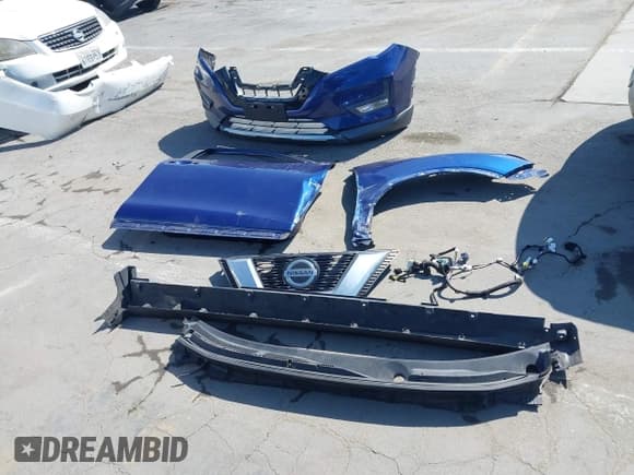 ✅ 2018 Nissan Rogue SV • VIN: 5N1AT2MT6JC797443 • Lot: 43400142. Listed on IAAI with 85,184 mi. Free auction sales archive from the USA and detailed vehicle history report at DreamBid. Image 12.