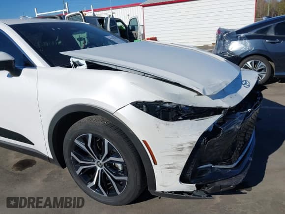 ✅ 2025 Toyota Crown Nightshade • VIN: JTDAAAAF9S3031968 • Lot: 43707887. Listed on IAAI with 9,385 mi. Free auction sales archive from the USA and detailed vehicle history report at DreamBid. Image 17.